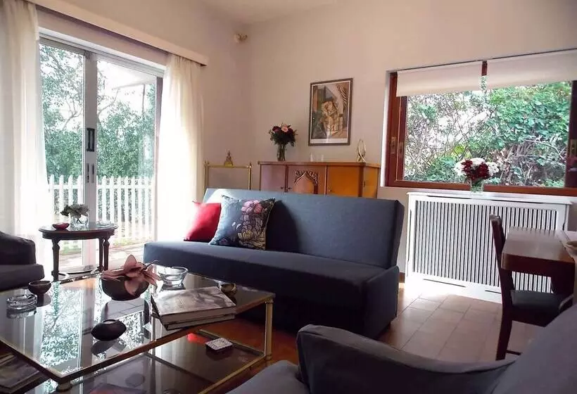 Glyfada Spacious Apartment Garden