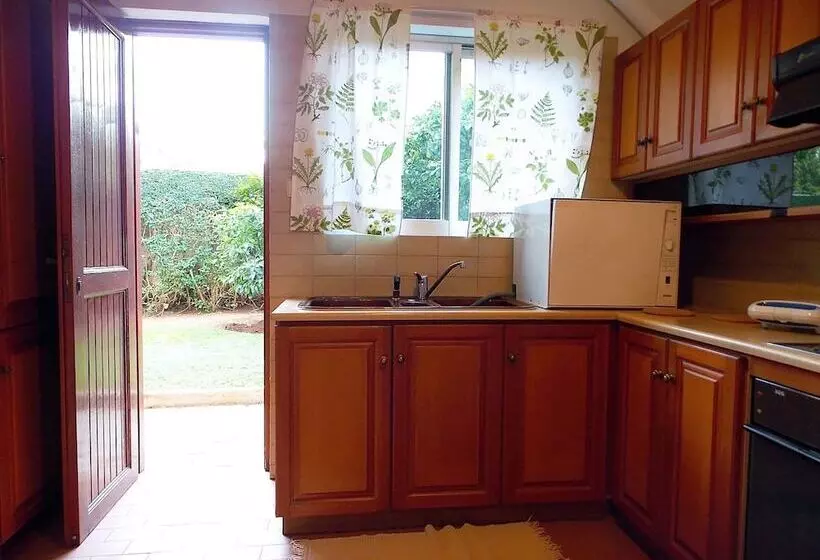 Glyfada Spacious Apartment Garden