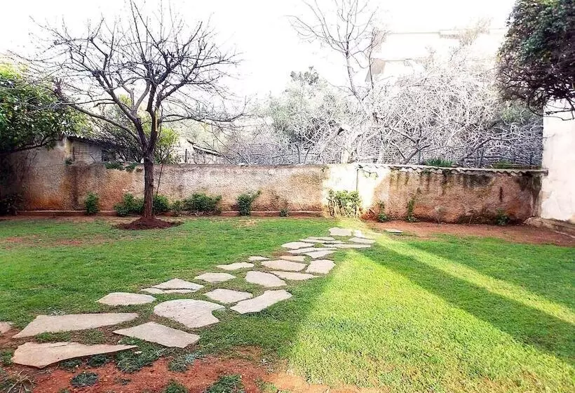 Glyfada Spacious Apartment Garden