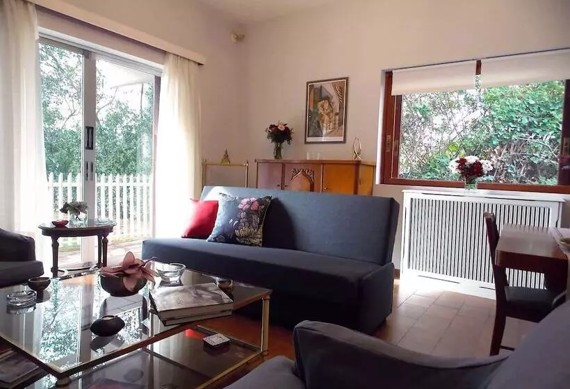 Glyfada Spacious Apartment Garden