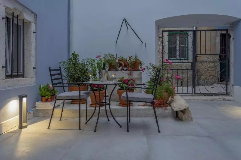 Majatalo Boutique Rooms Mirabilis