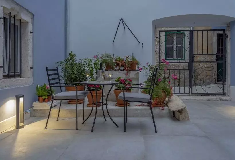 Majatalo Boutique Rooms Mirabilis