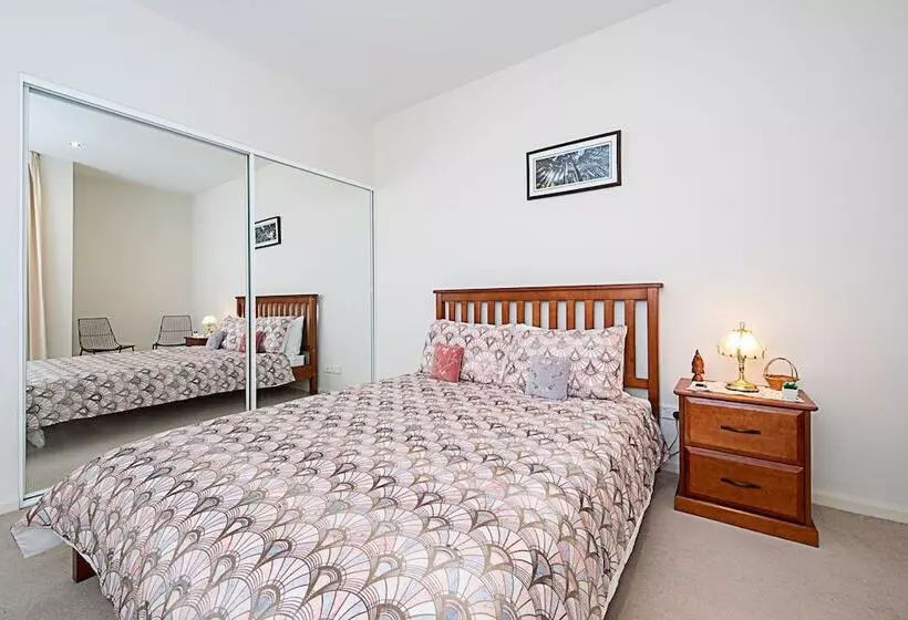 Spacious 1 Bedroom Apartment With Parking