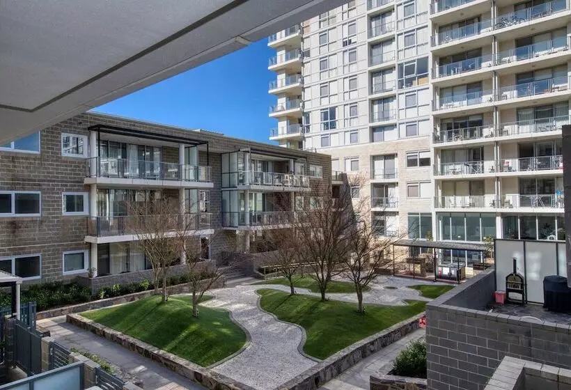 Spacious 1 Bedroom Apartment With Parking