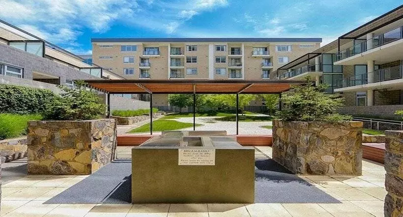 Spacious 1 Bedroom Apartment With Parking