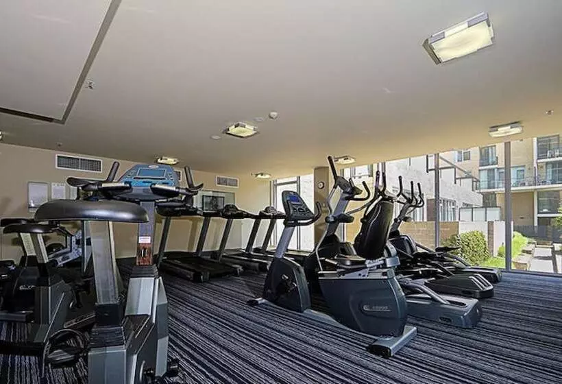 Spacious 1 Bedroom Apartment With Parking