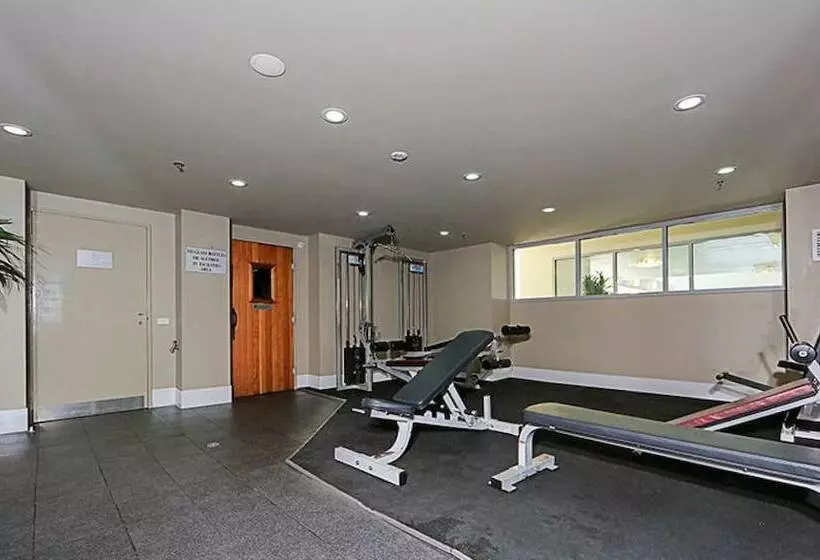 Spacious 1 Bedroom Apartment With Parking