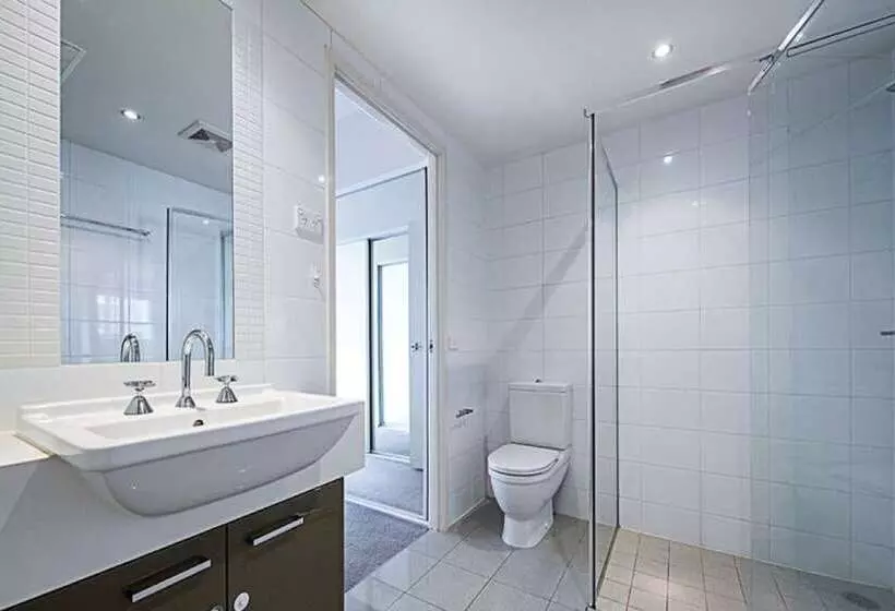 Spacious 1 Bedroom Apartment With Parking