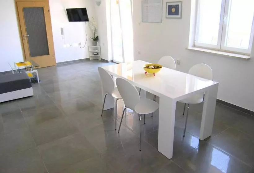 Apartment Goran