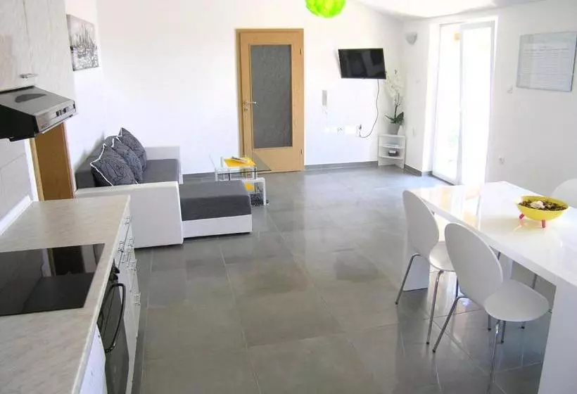 Apartment Goran