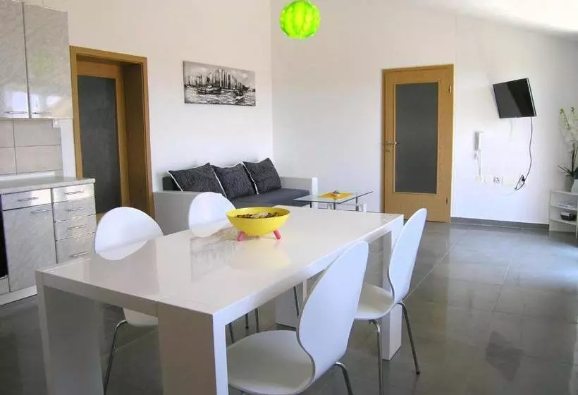 Apartment Goran