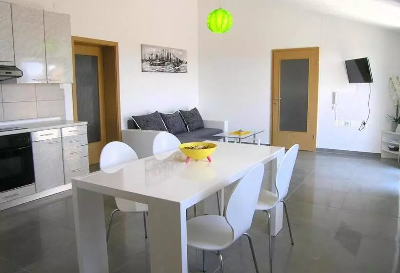 Apartment Goran