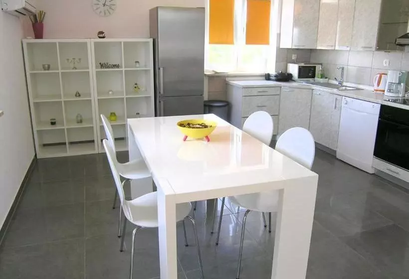 Apartment Goran