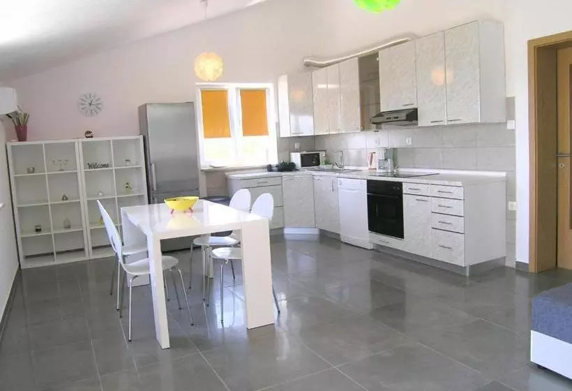Apartment Goran