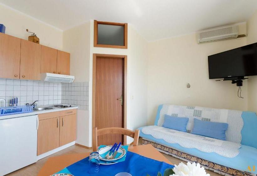 Apartments And Room Drazen