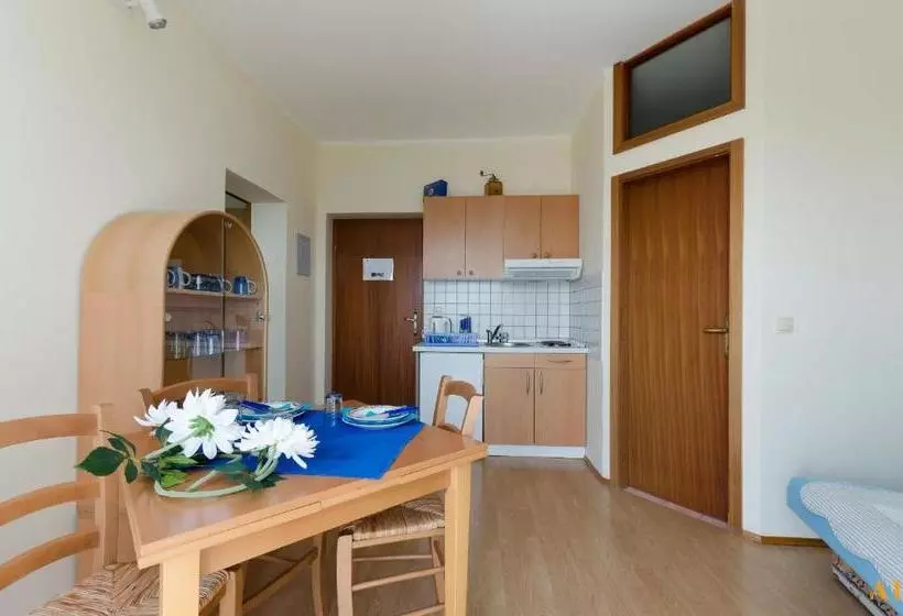 Apartments And Room Drazen