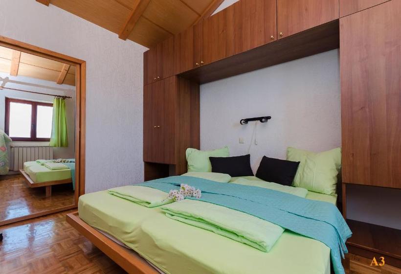 Apartments And Room Drazen