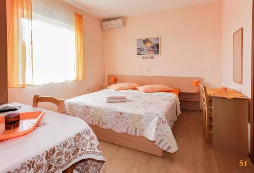 Apartments And Room Drazen