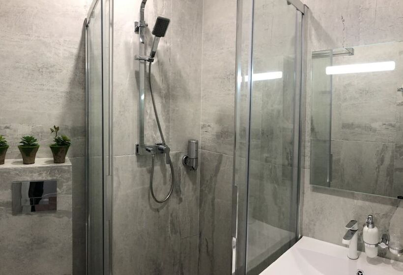 Central Bay Studios. 7min Station, Arbat Street