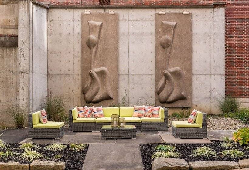 هتل Blutique, Akron, A Tribute Portfolio