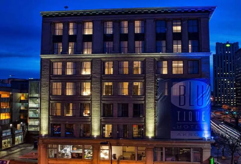 Hotelli Blutique, Akron, A Tribute Portfolio