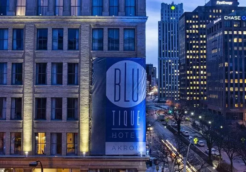 Hotelli Blutique, Akron, A Tribute Portfolio