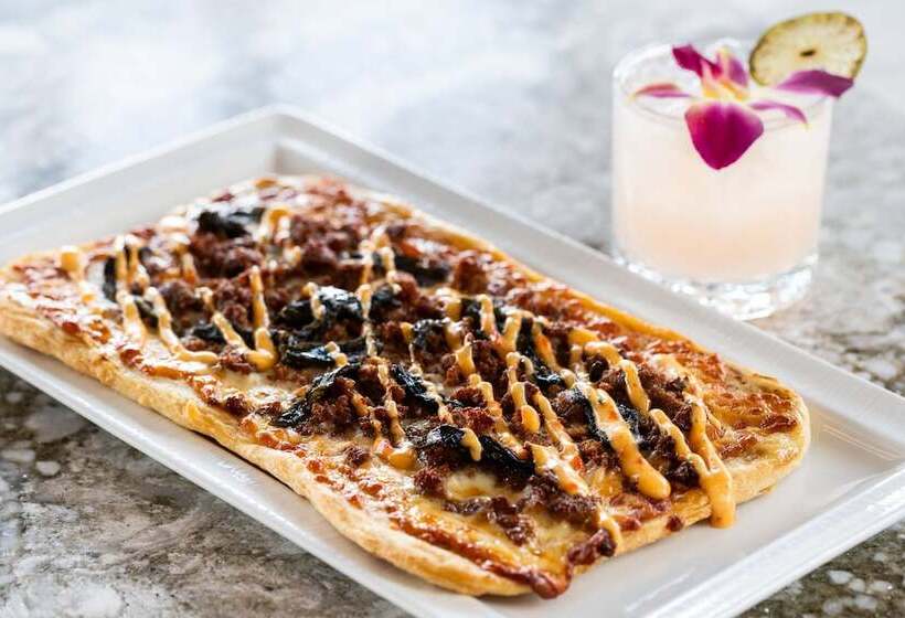 هتل Blutique, Akron, A Tribute Portfolio