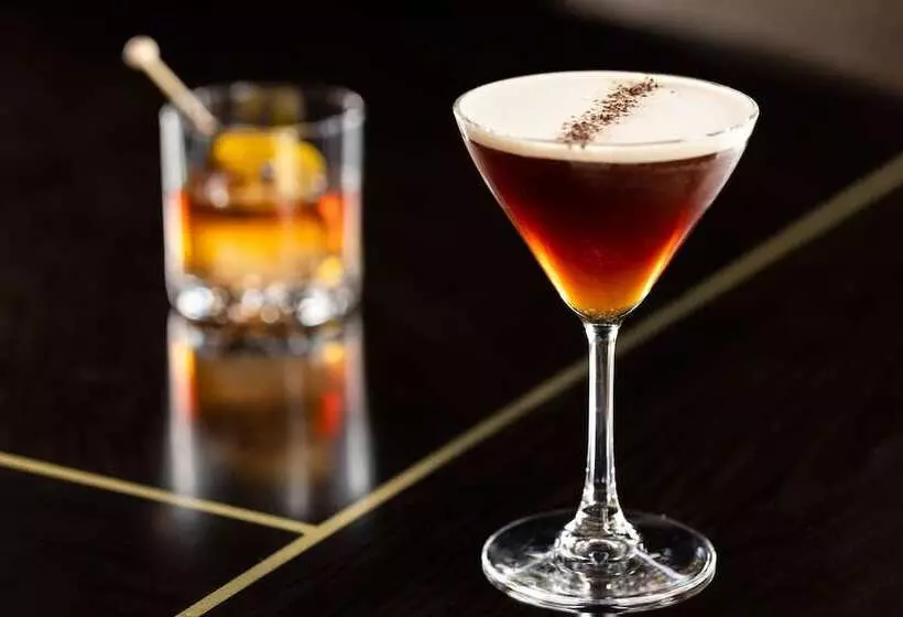 Hotelli Blutique, Akron, A Tribute Portfolio