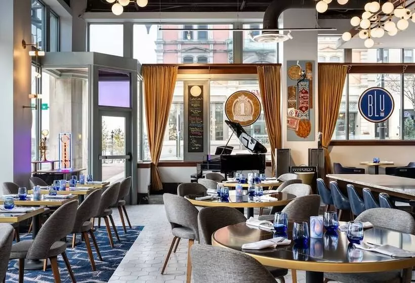 Hotelli Blutique, Akron, A Tribute Portfolio