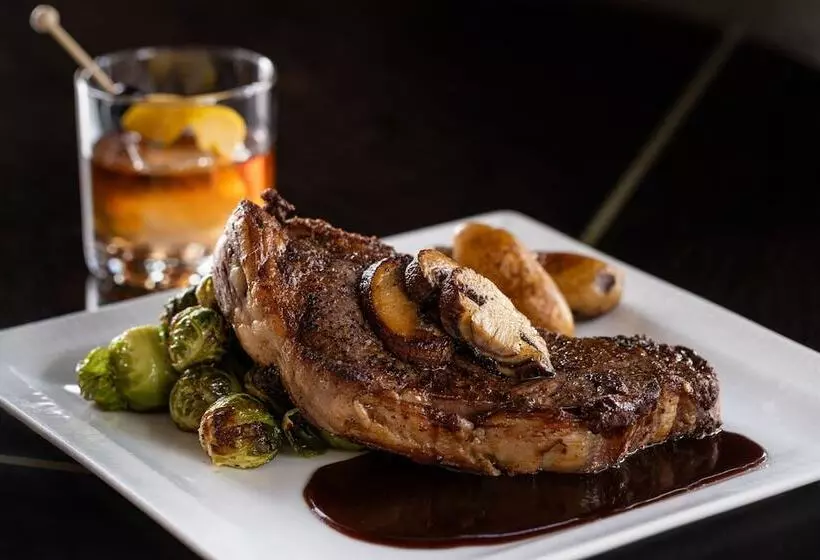 Hotelli Blutique, Akron, A Tribute Portfolio