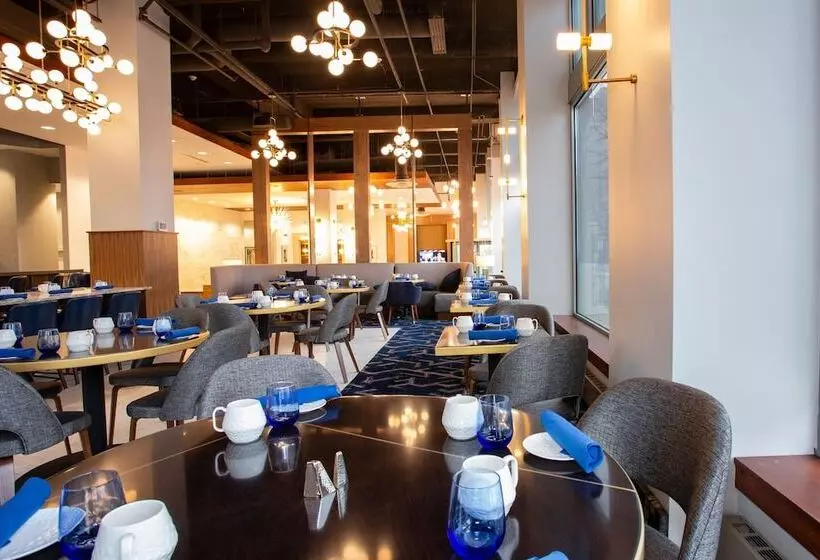 Hotelli Blutique, Akron, A Tribute Portfolio