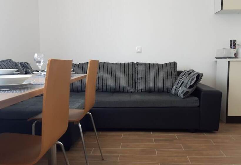 ペンション Apartments And Rooms Danijel