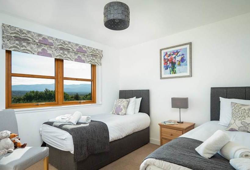 Snowmass Lodge   Hot Tub In Aviemore