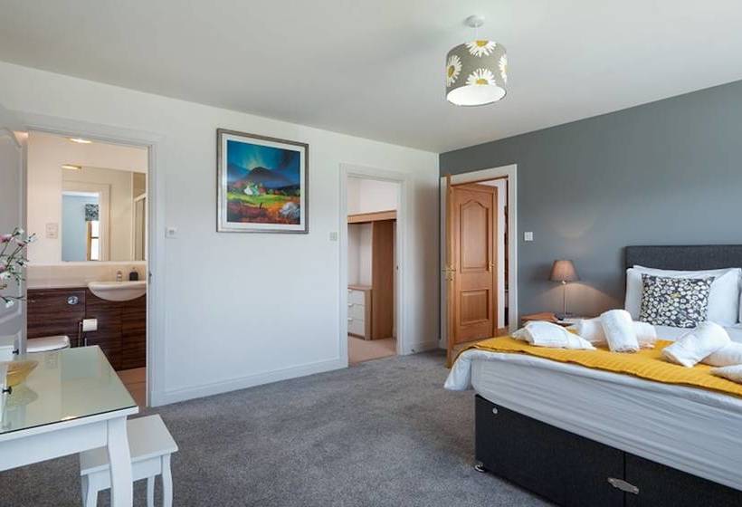 Snowmass Lodge   Hot Tub In Aviemore