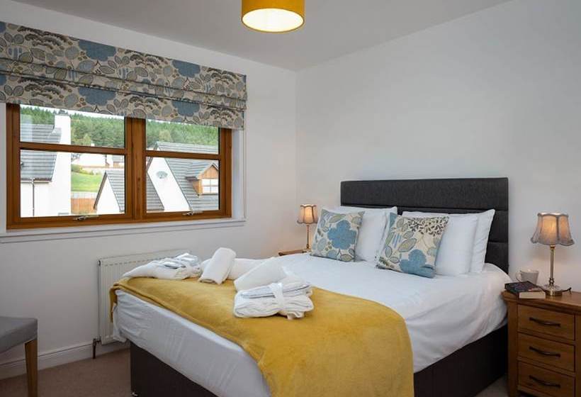 Snowmass Lodge   Hot Tub In Aviemore