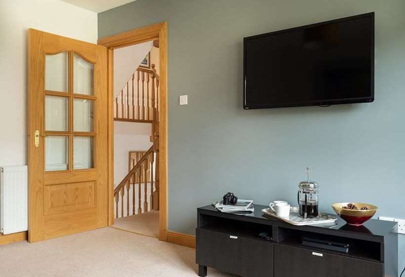 Snowmass Lodge   Hot Tub In Aviemore