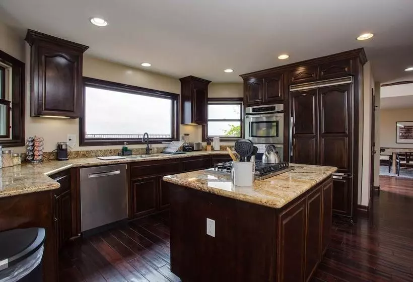 Stunning 5br/3.5ba House In La Jolla