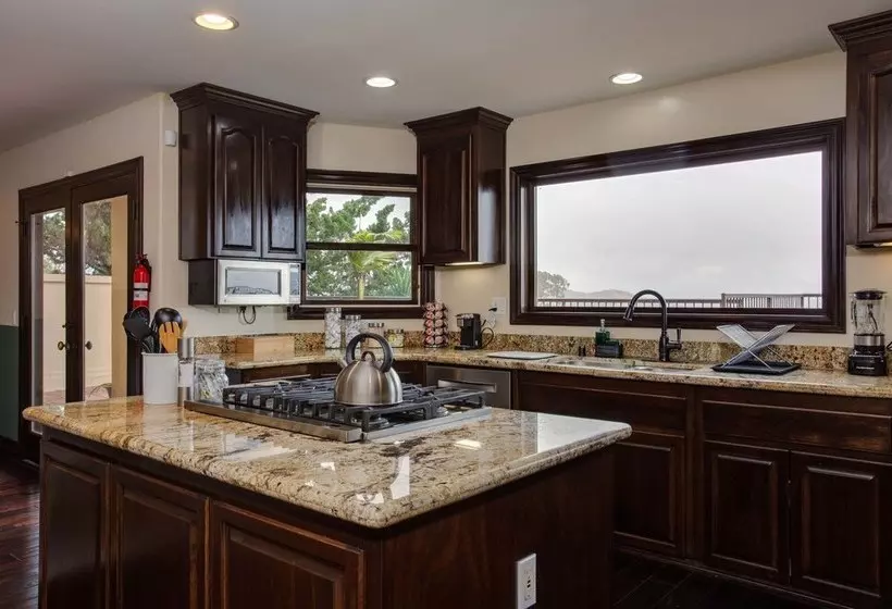 Stunning 5br/3.5ba House In La Jolla