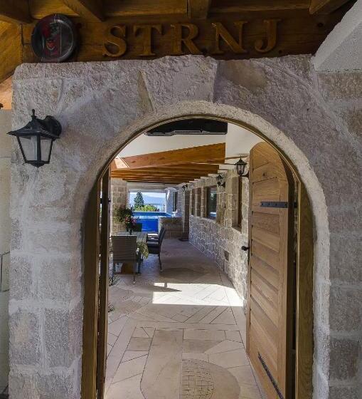 Villa Strnj