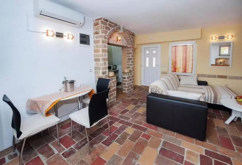 Apartment Tomy / Studio Terrace A1