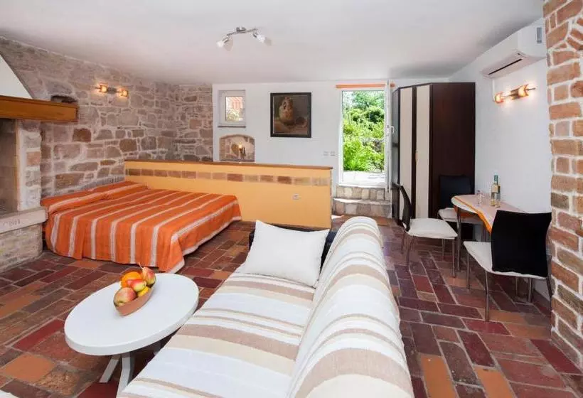 Apartment Tomy / Studio Terrace A1