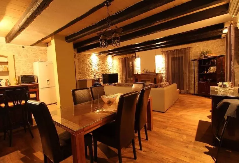 Apartment Vlado Next To The Beach