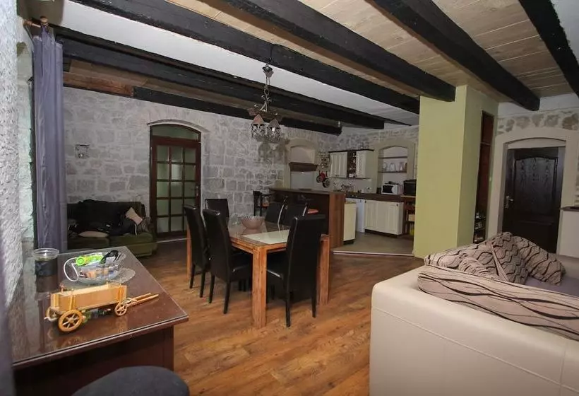 Apartment Vlado Next To The Beach