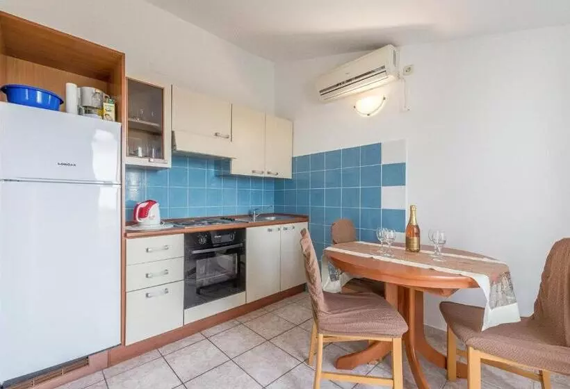 Apartments And Rooms By The Sea Vodice   6182