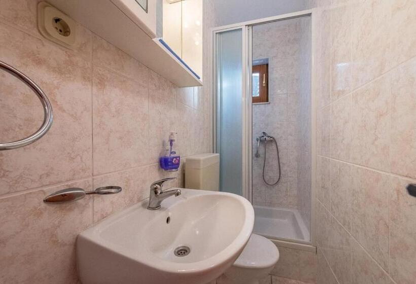 Apartments And Rooms By The Sea Vodice   6182