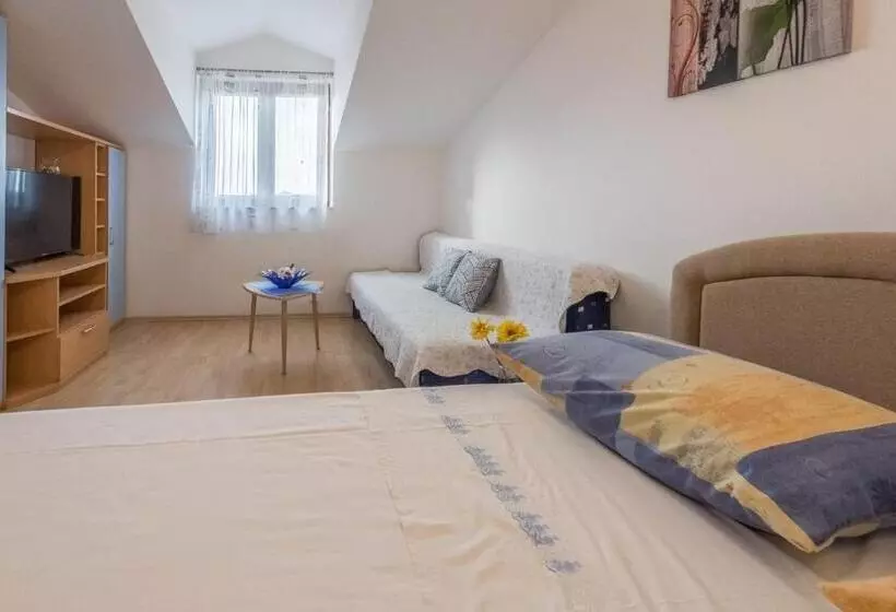 Apartments And Rooms By The Sea Vodice   6182