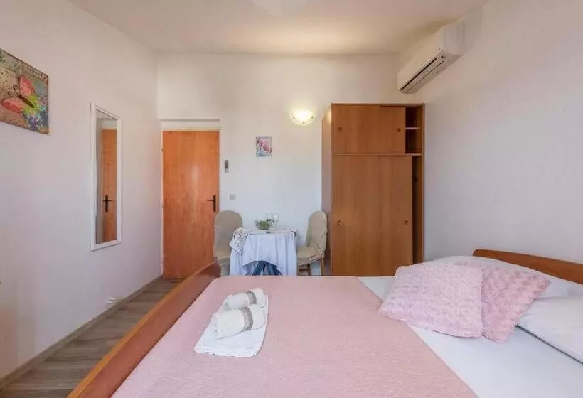 Apartments And Rooms By The Sea Vodice   6182