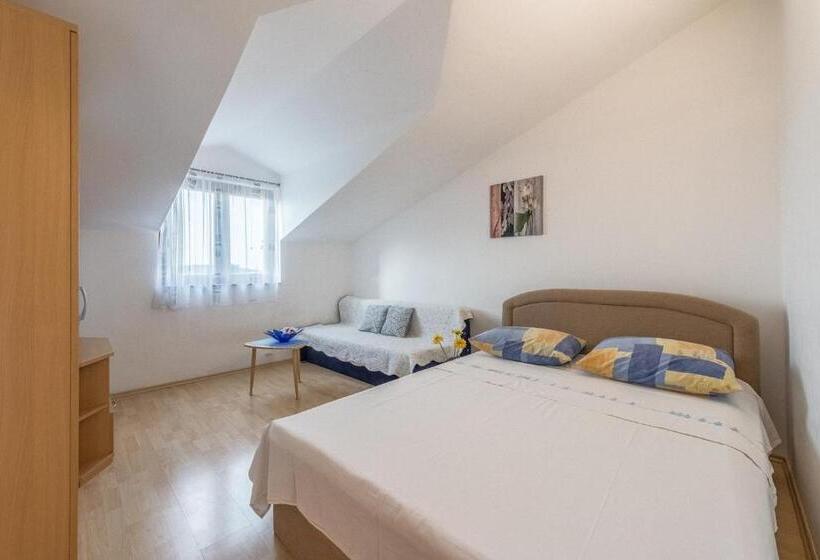 Apartments And Rooms By The Sea Vodice   6182