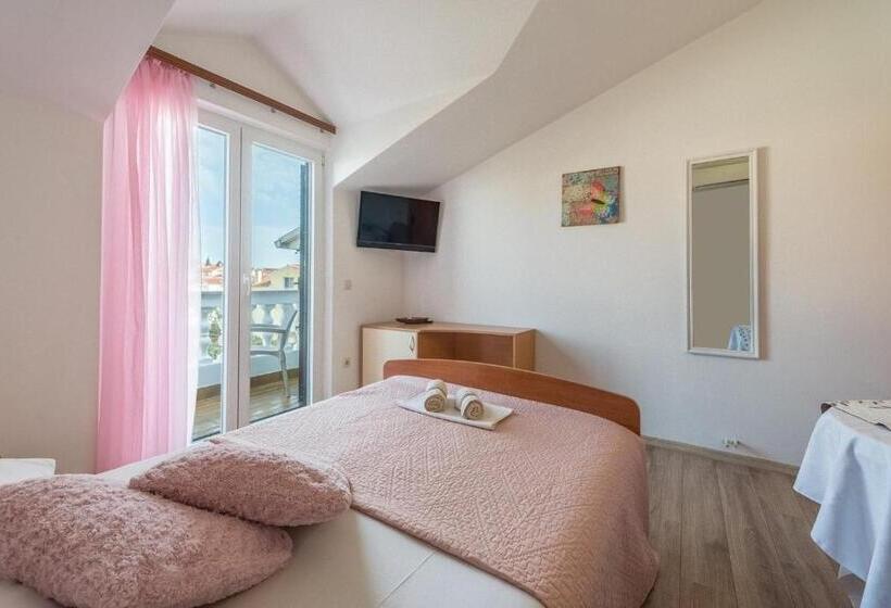 Apartments And Rooms By The Sea Vodice   6182