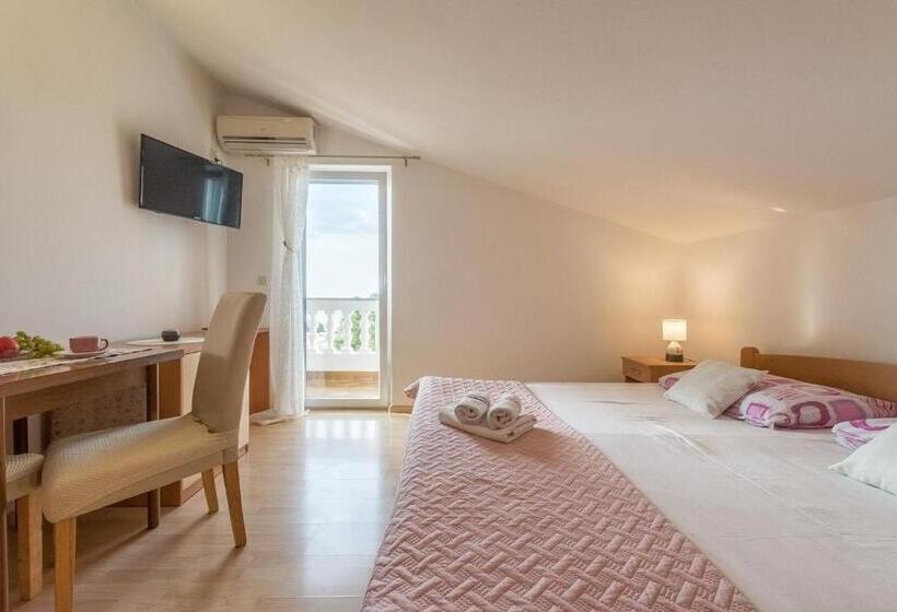 Apartments And Rooms By The Sea Vodice   6182